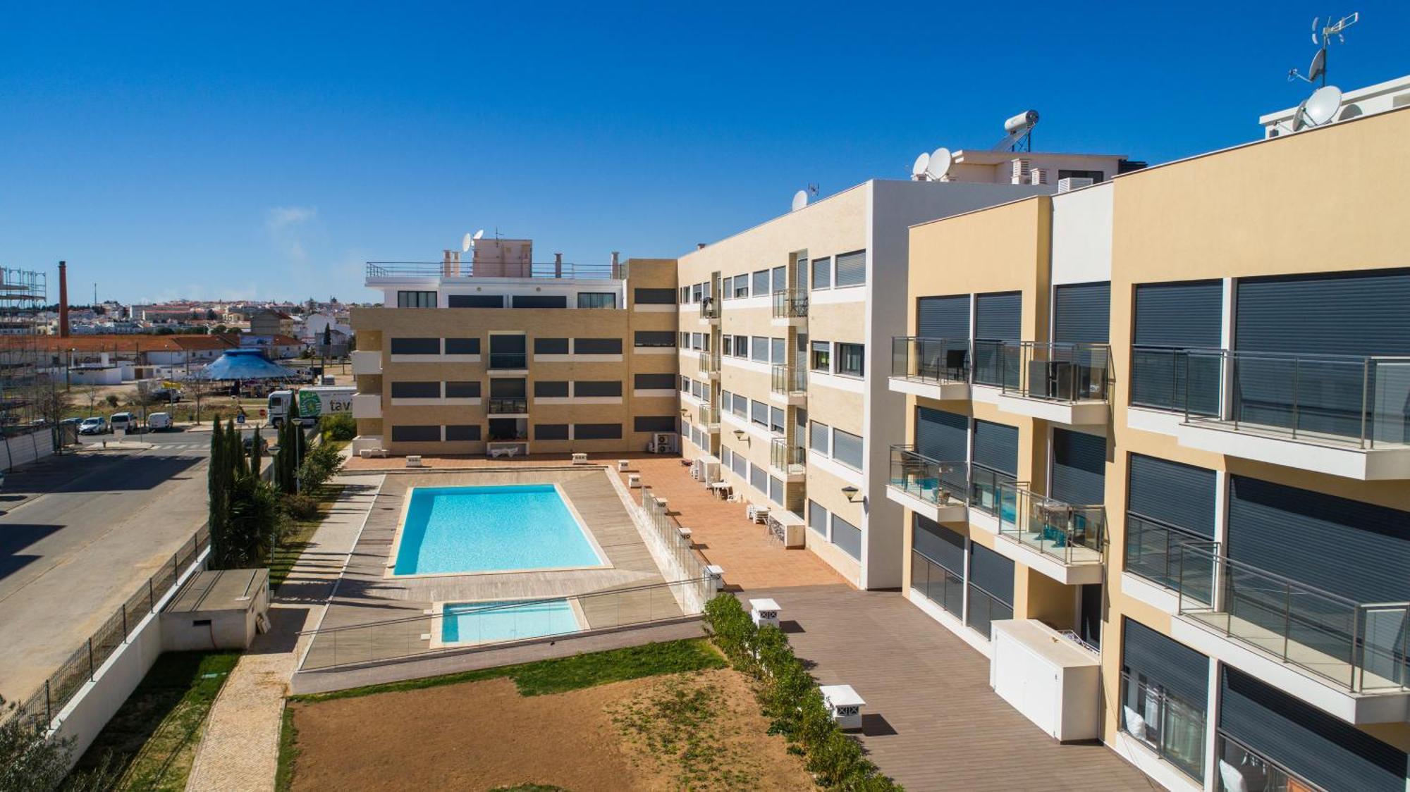 Two Bedroom Stylish Central Tavira Apartment. Rom bilde